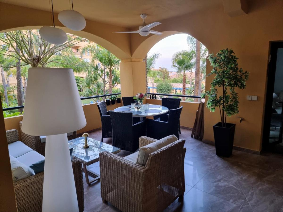Апартаменти Luxury Blue Coast Seaside Retreat Марбелья Екстер'єр фото